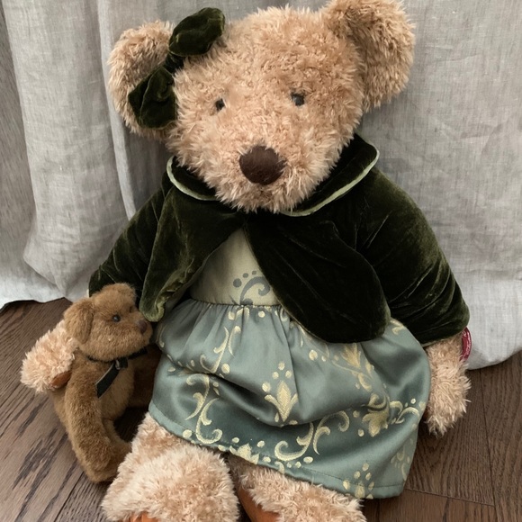 Russ Vintage Heritage Bear: Lady Lynette 🐻 - Picture 1 of 5